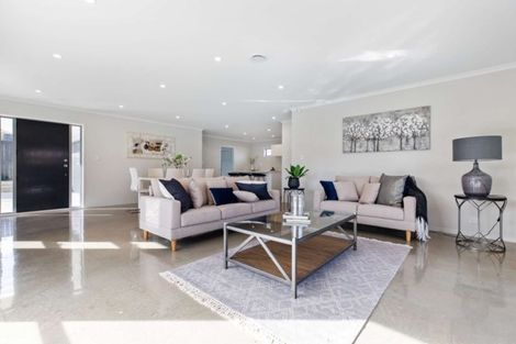 Photo of property in 30 Orchard Rise, Rosehill, Papakura, 2113