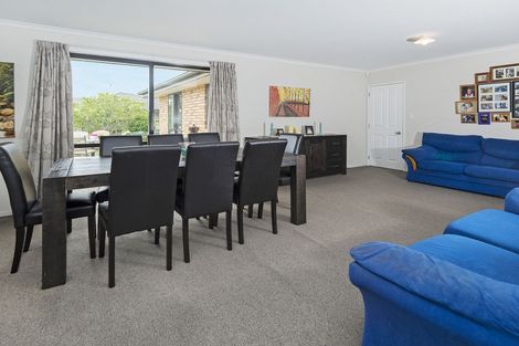 Photo of property in 5 Breaker Grove, Waiuku, 2123