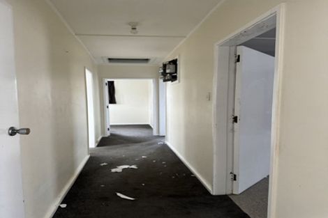 Photo of property in 95 Moorefield Road, Johnsonville, Wellington, 6037