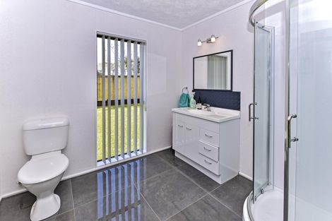 Photo of property in 17 Gleneagles Grove, Wattle Downs, Auckland, 2103