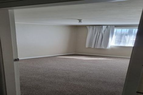 Photo of property in 1/15 Bloomsbury Grove, Newlands, Wellington, 6037