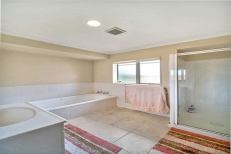 Photo of property in 14 Brunswick Rise, Mangere, Auckland, 2022