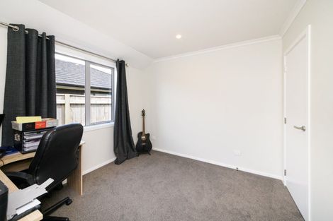 Photo of property in 20 Sardinia Grove, Fitzherbert, Palmerston North, 4410