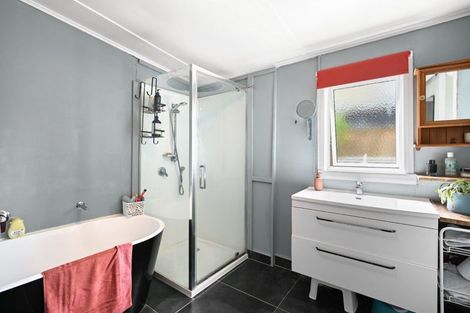 Photo of property in 35 Oxford Street, Fairfield, Hamilton, 3214