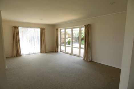 Photo of property in 72 Kingdale Road, Henderson, Auckland, 0610