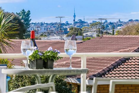 Photo of property in 4/16 Willerton Avenue, New Lynn, Auckland, 0600