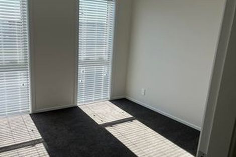 Photo of property in 115a Queen Charlotte Drive, Aotea, Porirua, 5024