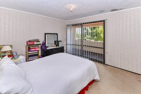 Photo of property in 17 Gleneagles Grove, Wattle Downs, Auckland, 2103