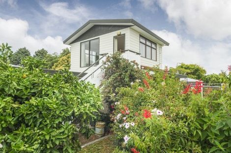 Photo of property in 18 Cecil Place, Cloverlea, Palmerston North, 4412