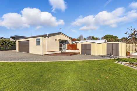 Photo of property in 51 Garth Road, Levin, 5571