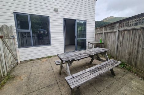 Photo of property in 30a Domanski Crescent, Owhiro Bay, Wellington, 6023