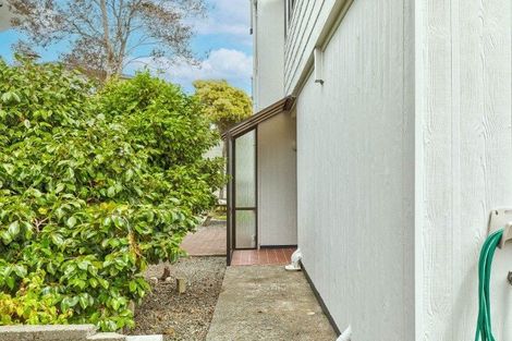 Photo of property in 2/13 Mana Esplanade, Paremata, Porirua, 5026