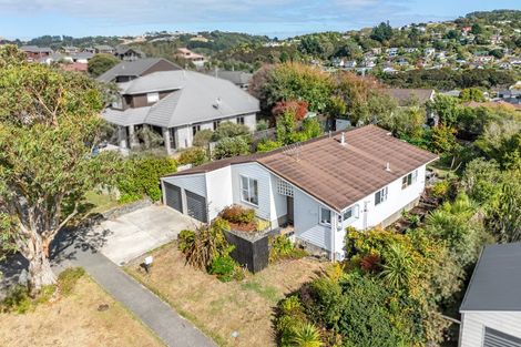 Photo of property in 8 James Cook Drive, Whitby, Porirua, 5024