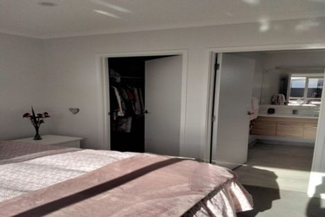 Photo of property in 22 Olney Court, One Tree Point, 0118