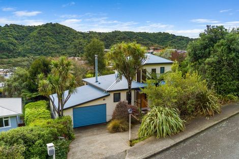 Photo of property in 34 Milton Terrace, Picton, 7220