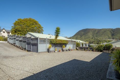 Photo of property in 23 Broadway, Picton, 7220