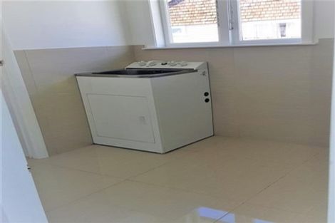 Photo of property in 1/166 Lake Road, Northcote, Auckland, 0627