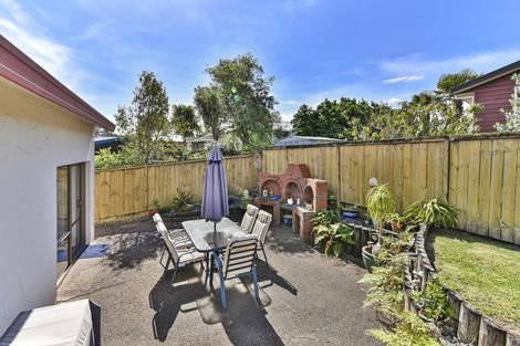 Photo of property in 17 Gleneagles Grove, Wattle Downs, Auckland, 2103