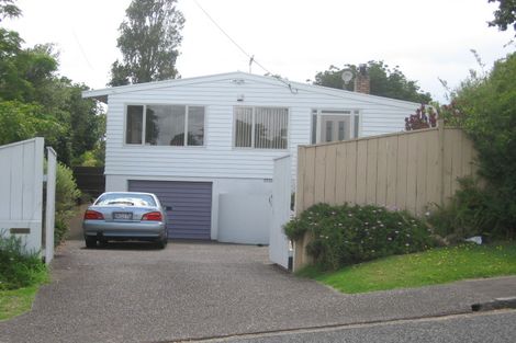 Photo of property in 4 Deuxberry Avenue, Northcote, Auckland, 0627
