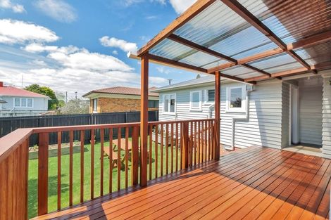 Photo of property in 1/1 Newington Road, Henderson, Auckland, 0612