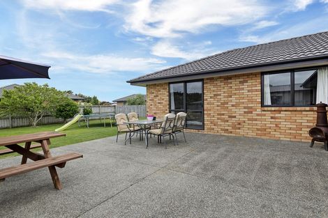 Photo of property in 5 Breaker Grove, Waiuku, 2123