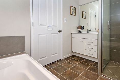 Photo of property in 5 Breaker Grove, Waiuku, 2123