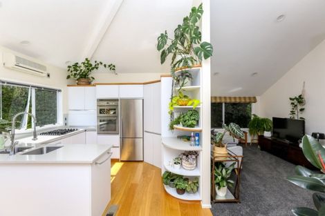 Photo of property in 7 Sequoia Grove, Merrilands, New Plymouth, 4312