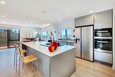 Photo of property in 73d East Coast Road, Castor Bay, Auckland, 0620