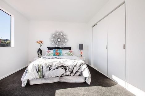 Photo of property in 2/27 Florence Daly Place, Mount Roskill, Auckland, 1041