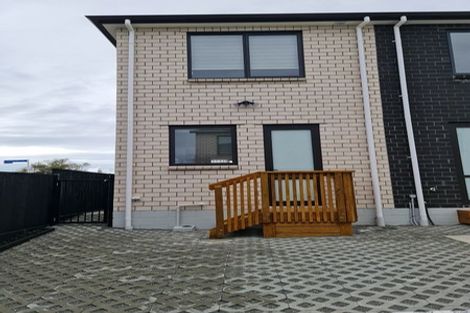 Photo of property in 3/532 Glenfield Road, Glenfield, Auckland, 0629