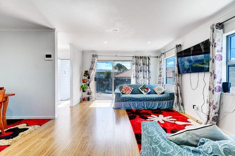 Photo of property in 74a Awaroa Road, Sunnyvale, Auckland, 0612