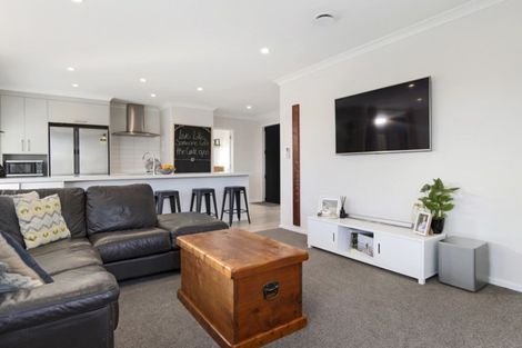 Photo of property in 83 Bert Wall Drive, Omokoroa, 3114