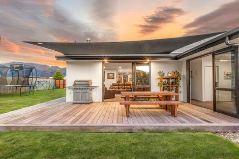 Photo of property in 9 Isthmus Place, Lake Hawea, Wanaka, 9382