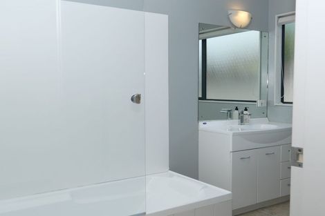 Photo of property in 64 Lorna Irene Drive, Raumati South, Paraparaumu, 5032