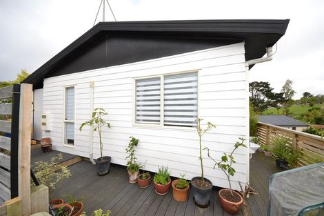 Photo of property in 10 Rook Place, Unsworth Heights, Auckland, 0632