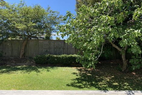 Photo of property in 1/15 Fairfax Avenue, Northcote, Auckland, 0627