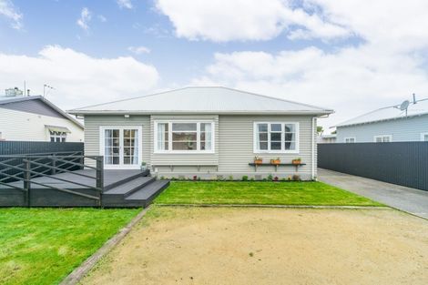 Photo of property in 99 Heretaunga Street, Palmerston North, 4414