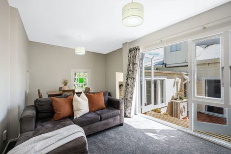 Photo of property in 29c North Terrace, Kelburn, Wellington, 6012