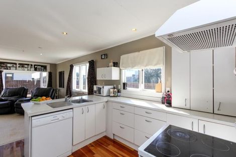 Photo of property in 15 York Crescent, Westown, New Plymouth, 4310