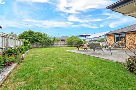 Photo of property in 5 Breaker Grove, Waiuku, 2123