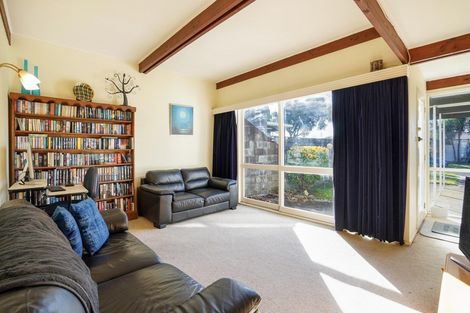 Photo of property in 2 Hollows Crescent, Takaro, Palmerston North, 4412