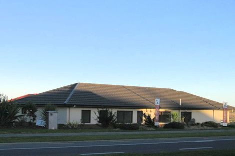 Photo of property in 61 Chesterfield Way, Orewa, 0931