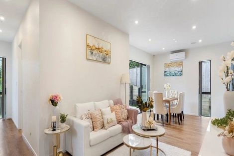 Photo of property in 2 Creswell Lane, Papakura, 2110