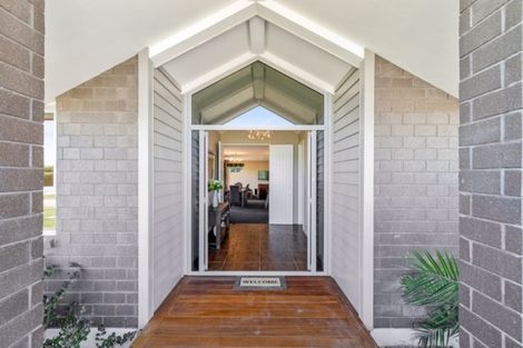 Photo of property in 10 Whitcombe Place, Darfield, 7571