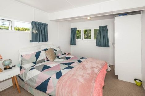 Photo of property in 2/21 Malters Place, Browns Bay, Auckland, 0630