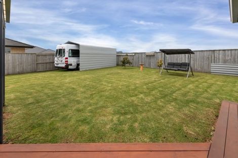 Photo of property in 5 Roto View, One Tree Point, 0118