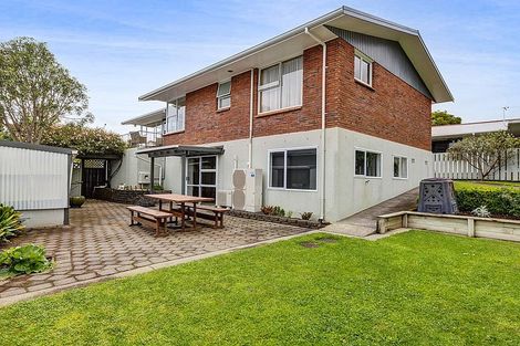 Photo of property in 14 Montana Place, Merrilands, New Plymouth, 4312