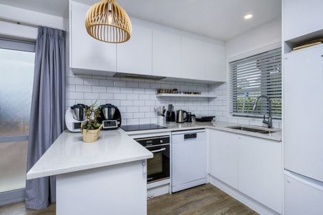 Photo of property in 850 East Coast Road, Oteha, Auckland, 0630