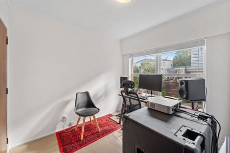 Photo of property in 1/58 Arran Road, Browns Bay, Auckland, 0630