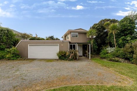 Photo of property in 12 Ara Kuaka, Waikanae Beach, Waikanae, 5036